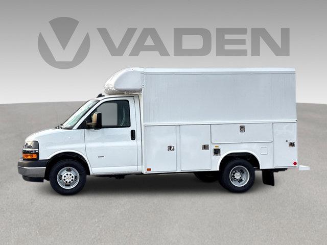 2025 Chevrolet Express Cutaway Work Van
