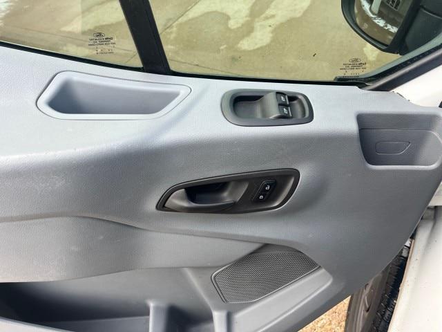 2015 Ford Transit 148 WB Medium Roof Cargo