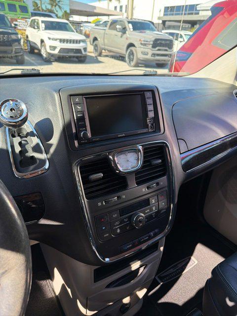 2016 Chrysler Town and Country Touring-L Anniversary Edition 2016 Chrysler Town and Country Touring-L Anniversary Edition