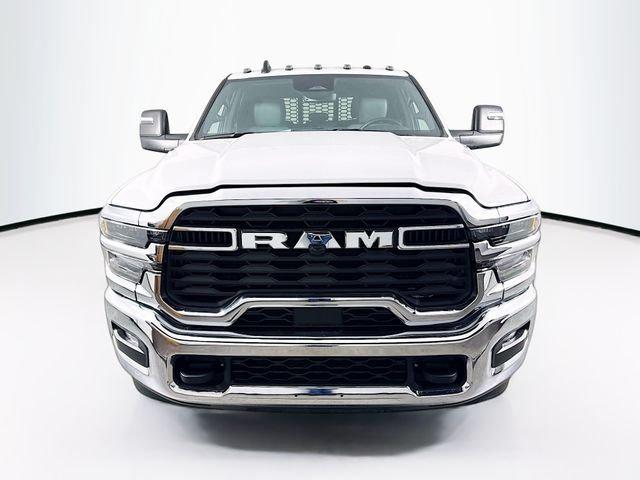 2026 RAM Ram 3500 Chassis Cab RAM 3500 TRADESMAN CREW CAB CHASSIS 4X4 60 CA 2026 RAM Ram 3500 Chassis Cab RAM 3500 TRADESMAN CREW CAB CHASSIS 4X4 60 CA