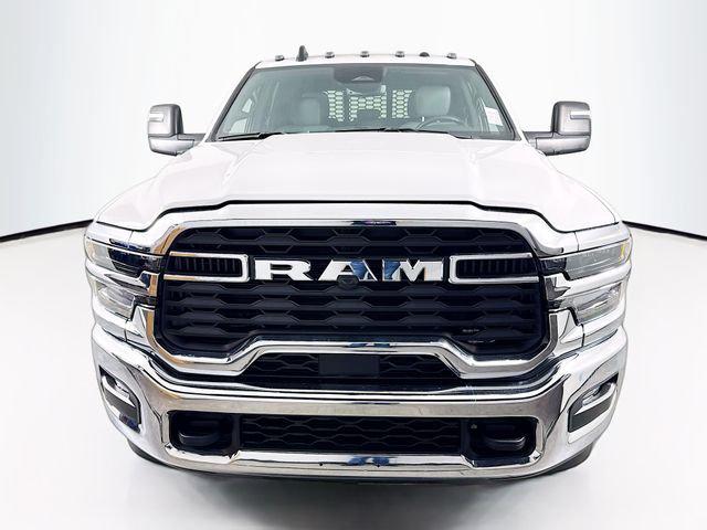 2026 RAM Ram 3500 Chassis Cab RAM 3500 TRADESMAN CREW CAB CHASSIS 4X4 60 CA 2026 RAM Ram 3500 Chassis Cab RAM 3500 TRADESMAN CREW CAB CHASSIS 4X4 60 CA