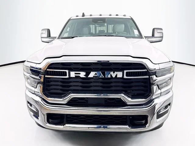 2026 RAM Ram 3500 Chassis Cab RAM 3500 TRADESMAN CREW CAB CHASSIS 4X4 60 CA