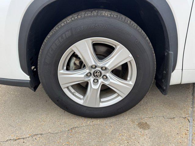 2024 Toyota Highlander LE