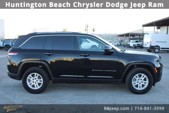 2023 Jeep Grand Cherokee Laredo 4x2