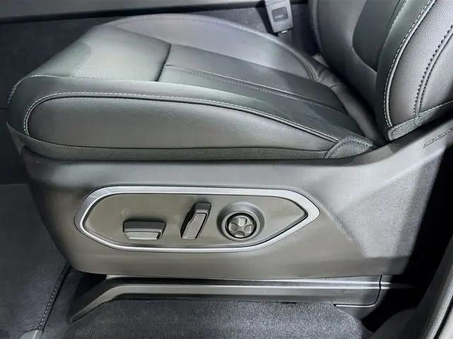 2026 Jeep Grand Wagoneer L 4x4