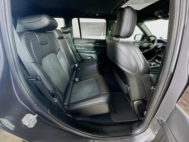 2026 Jeep Grand Cherokee Altitude 4x4