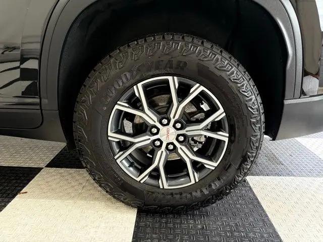 2025 GMC Acadia AWD AT4