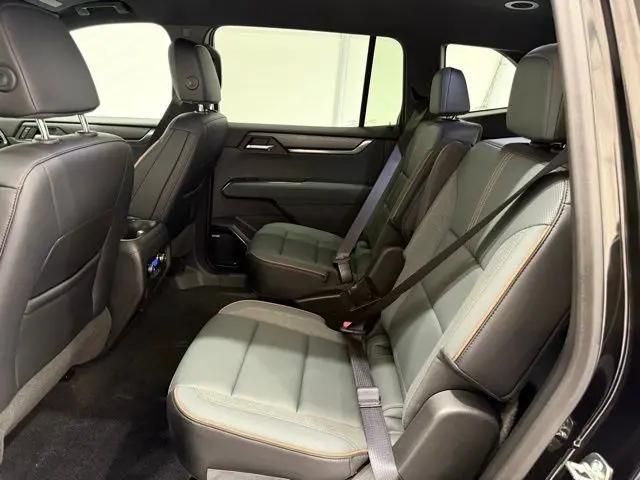 2025 GMC Acadia AWD AT4