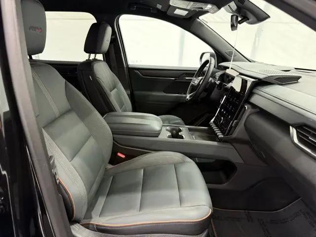 2025 GMC Acadia AWD AT4