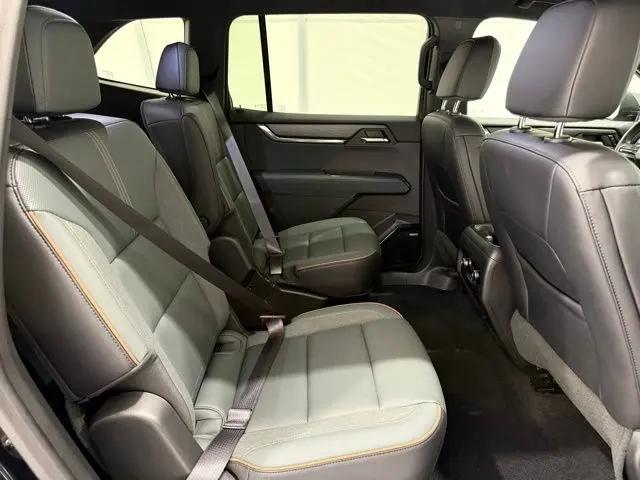 2025 GMC Acadia AWD AT4