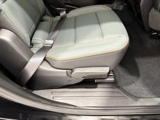 2025 GMC Acadia AWD AT4