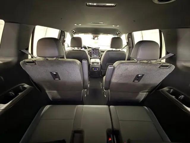 2025 GMC Acadia AWD AT4