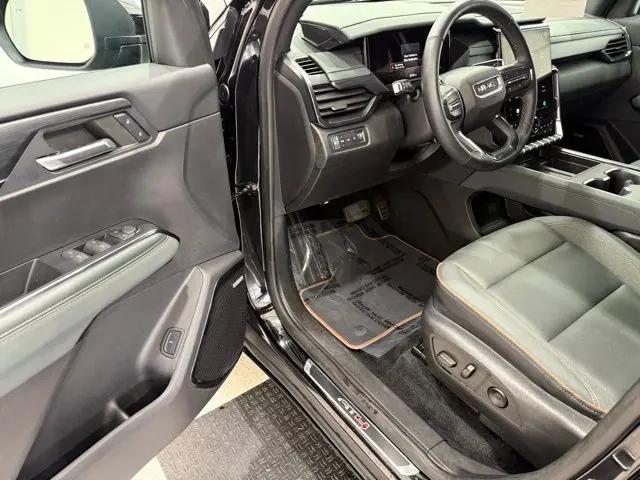 2025 GMC Acadia AWD AT4