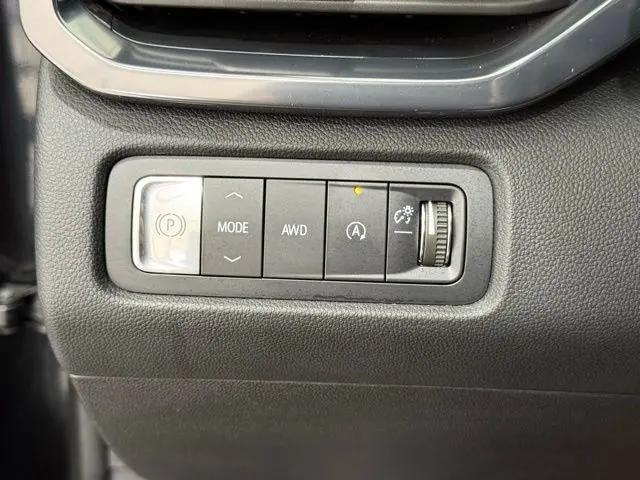 2025 GMC Acadia AWD AT4