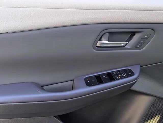 2026 Nissan LEAF PLATINUM+