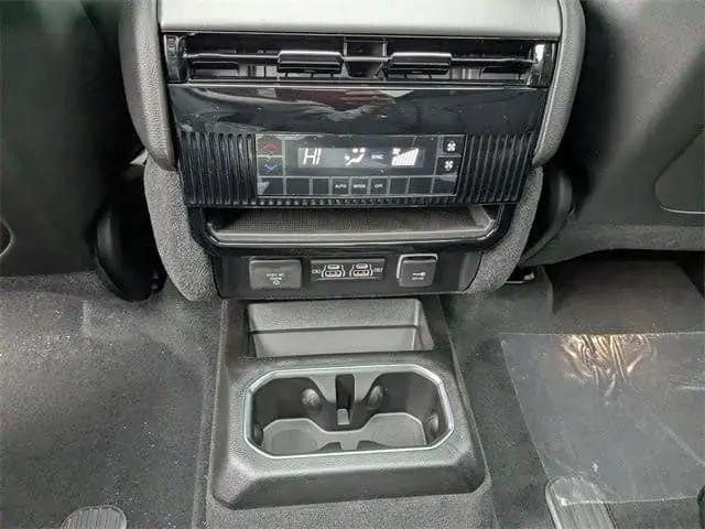 2026 Jeep Grand Wagoneer L 4x4