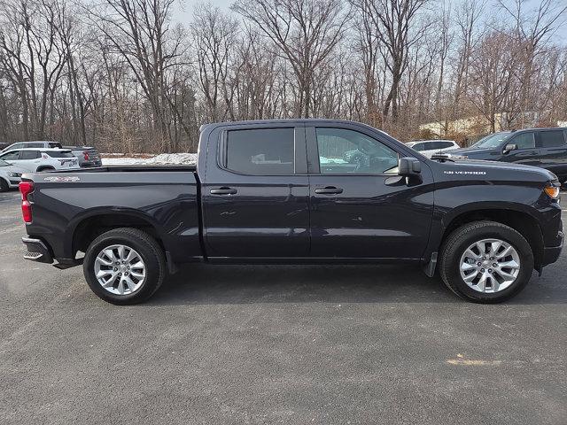 2022 Chevrolet Silverado 1500 4WD Crew Cab Short Bed Custom