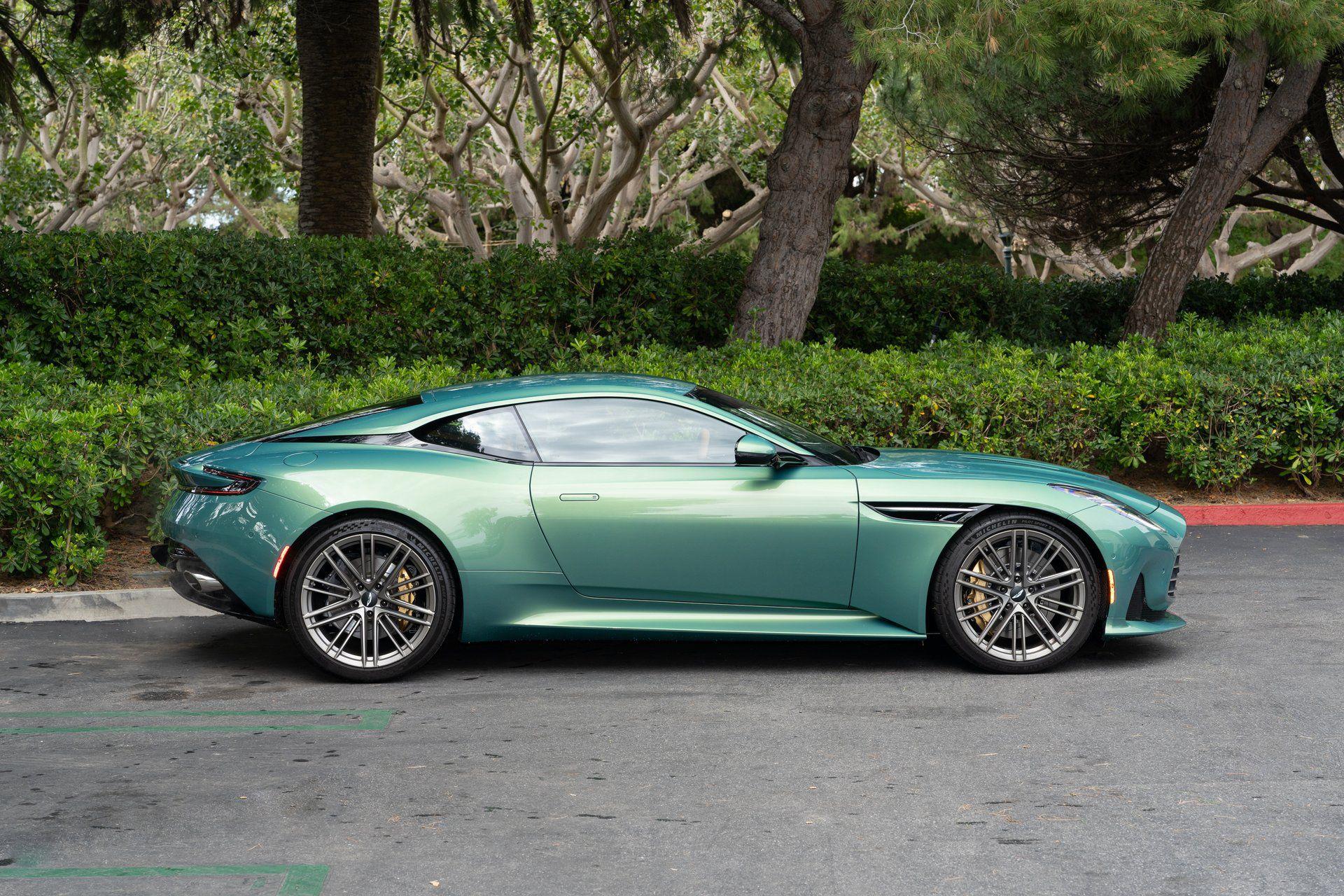 Aston Martin 2024 DB12 
