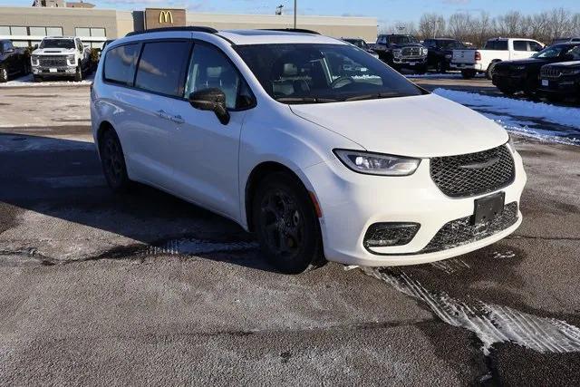 2024 Chrysler Pacifica Hybrid Premium S Appearance Pkg