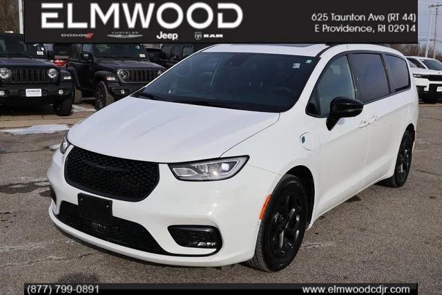 2024 Chrysler Pacifica Hybrid Premium S Appearance Pkg