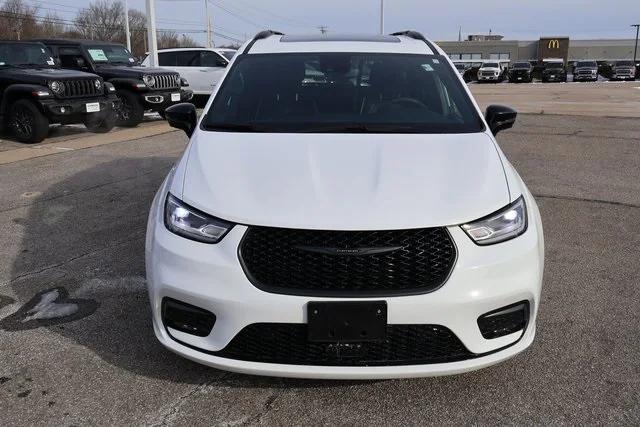 2024 Chrysler Pacifica Hybrid Premium S Appearance Pkg