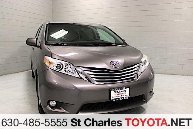 2016 Toyota Sienna XLE's photo
