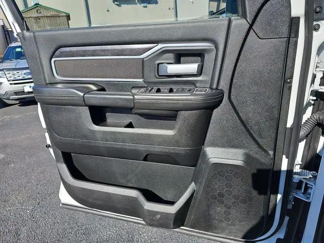 2024 Ram 3500 Big Horn Crew Cab 4x4 8' Box