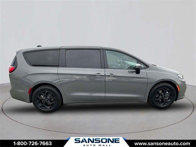 2023 Chrysler Pacifica Hybrid Touring L