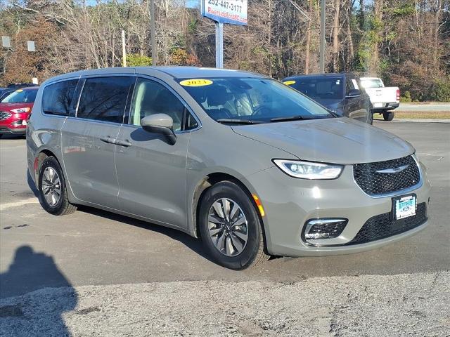 2023 Chrysler Pacifica Hybrid Touring L for sale in Havelock, NC