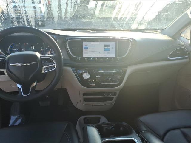2023 Chrysler Pacifica Hybrid Touring L
