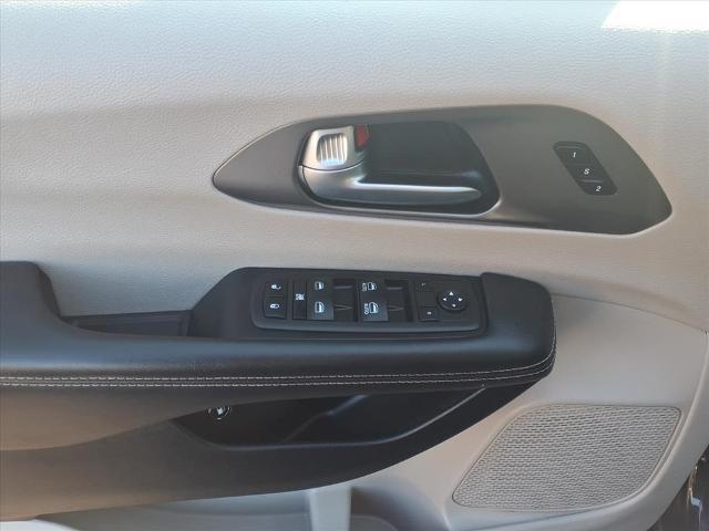 2023 Chrysler Pacifica Hybrid Touring L