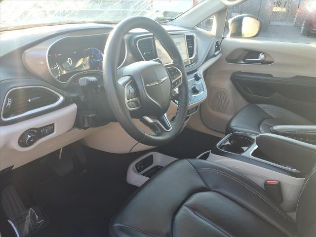 2023 Chrysler Pacifica Hybrid Touring L