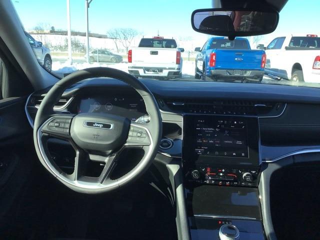 2023 Jeep Grand Cherokee L Laredo 4x4