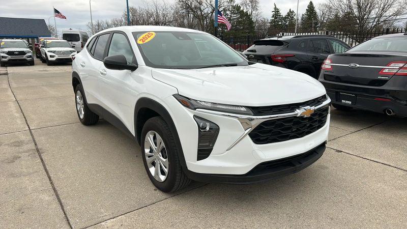 2025 Chevrolet Trax FWD LS