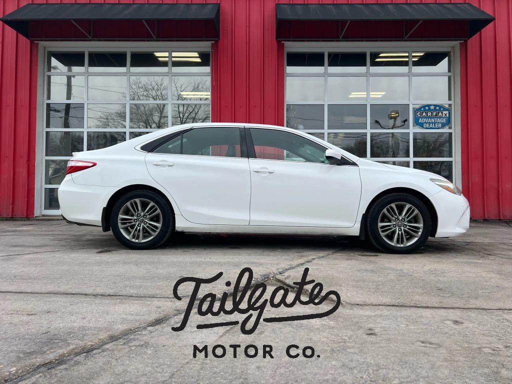 2016 Toyota Camry Special Edition's photo