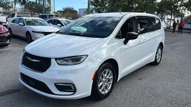 2024 Chrysler Pacifica Touring L