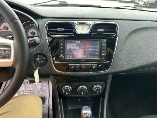 2012 Chrysler 200 Limited