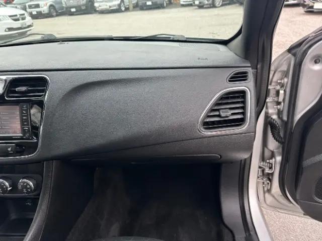 2012 Chrysler 200 Limited