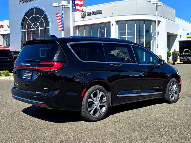 2026 Chrysler Pacifica Pinnacle AWD