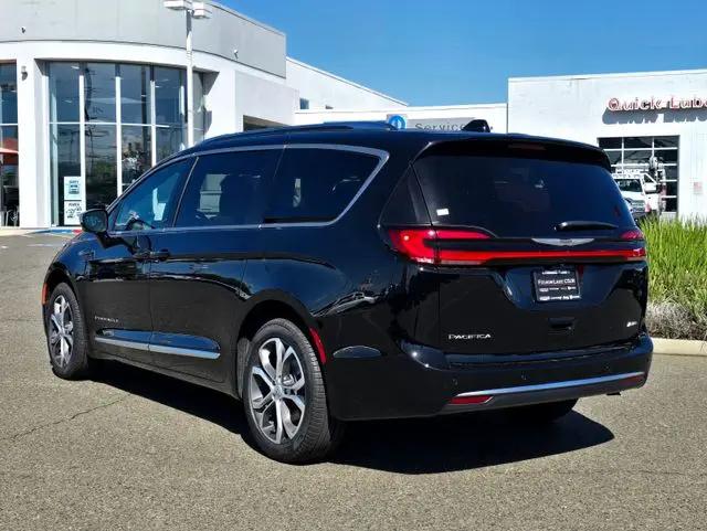 2026 Chrysler Pacifica Pinnacle AWD