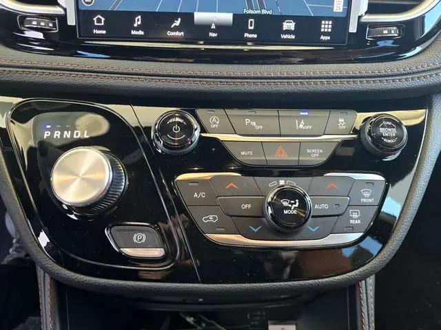 2026 Chrysler Pacifica Pinnacle AWD