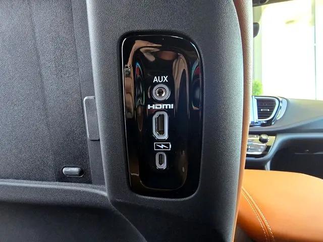 2026 Chrysler Pacifica Pinnacle AWD
