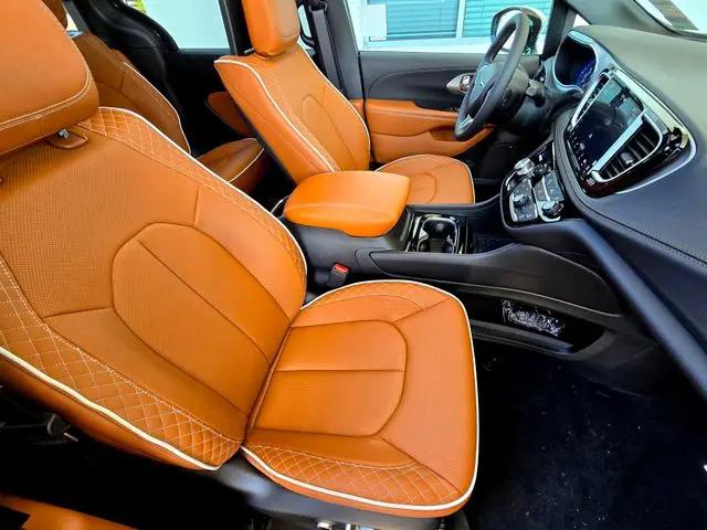 2026 Chrysler Pacifica Pinnacle AWD