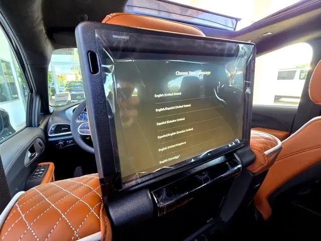 2026 Chrysler Pacifica Pinnacle AWD