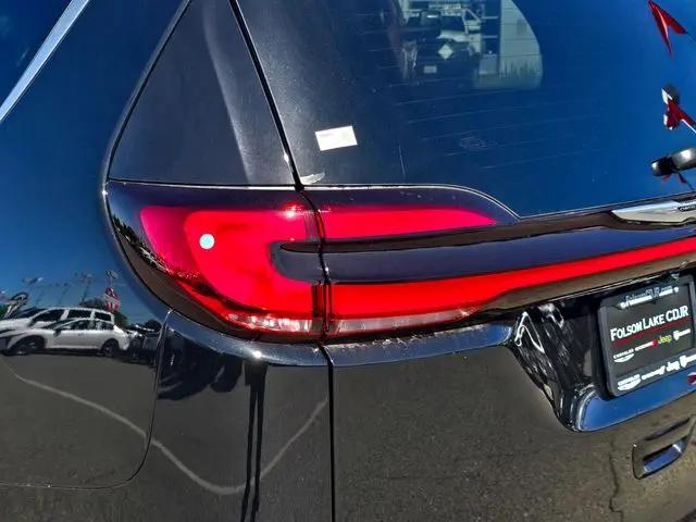 2026 Chrysler Pacifica Pinnacle AWD