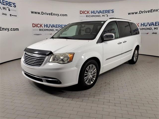 2014 Chrysler Town and Country Touring-L
