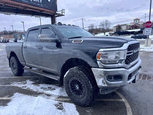 2022 RAM 2500 Big Horn Crew Cab 4x4 64 Box 2022 RAM 2500 Big Horn Crew Cab 4x4 64 Box