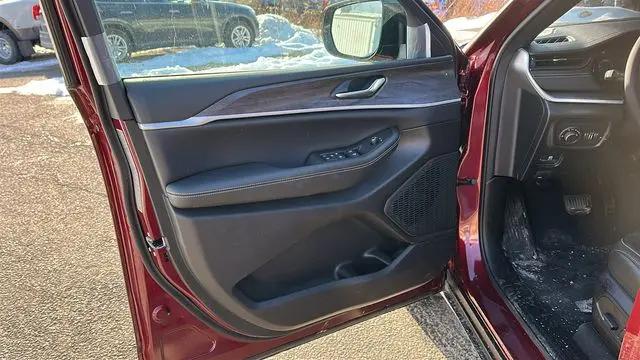 2026 Jeep Grand Cherokee Altitude 4x4