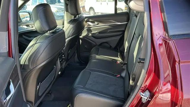 2026 Jeep Grand Cherokee Altitude 4x4