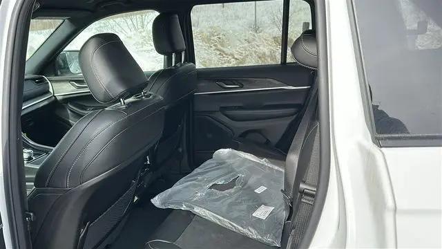 2026 Jeep Grand Cherokee Altitude 4x4